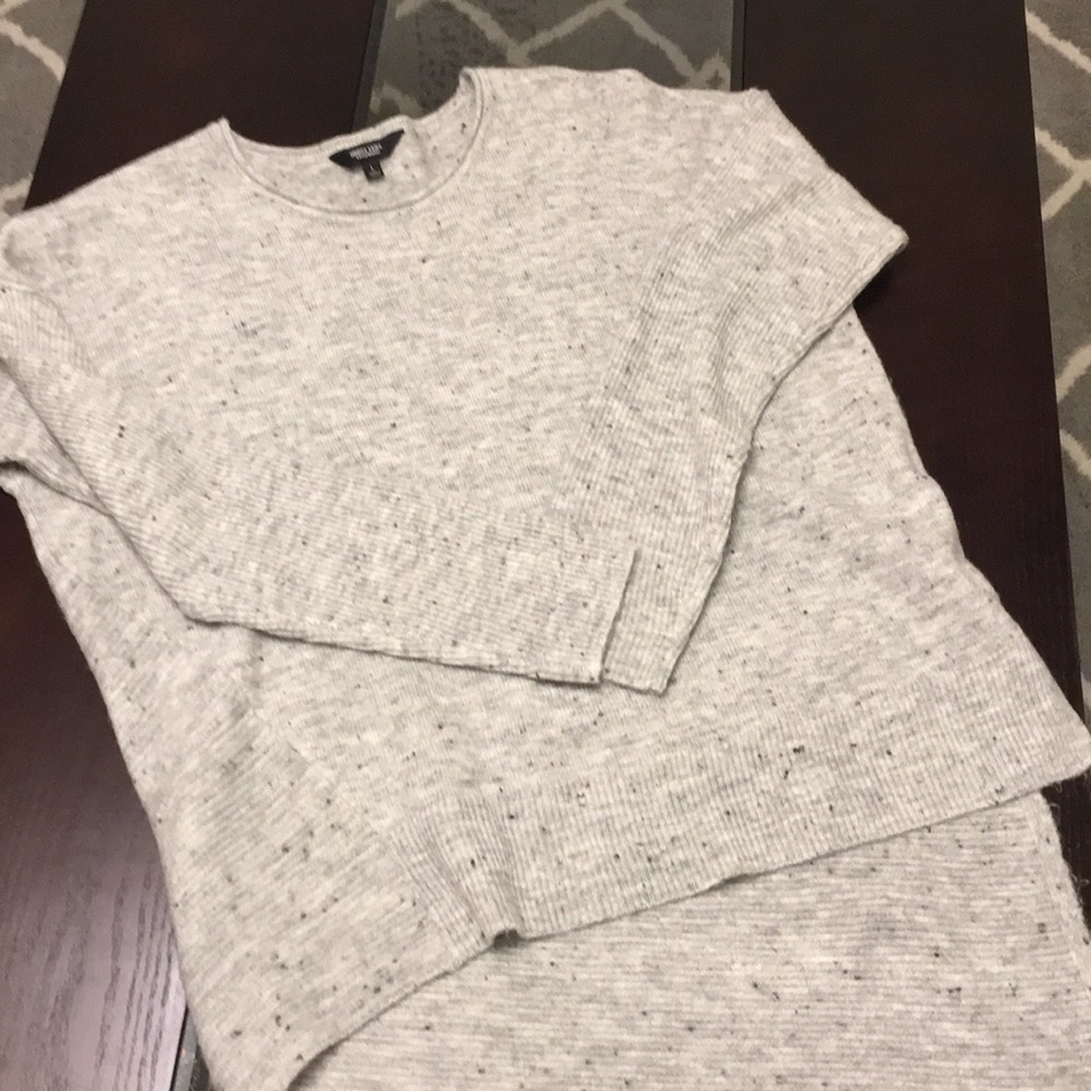Vera Wang grey sweater
